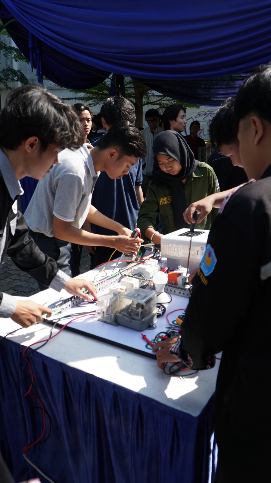 Perakitan PLTS ON-GRID sesi Pagi